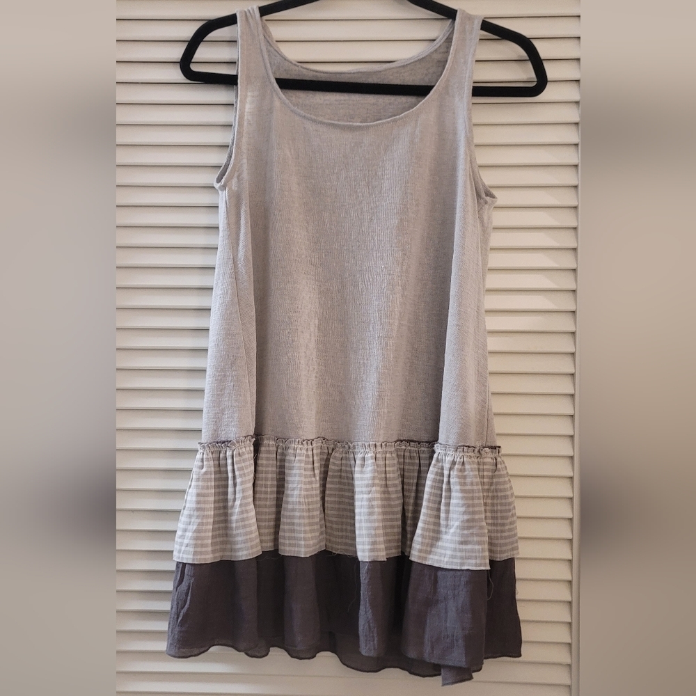 (NWOT) Grey Sleeveless Ruffle Lightweight Tunic Top